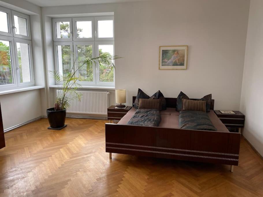 Apartment Herrenhaus Hoeniger Flughafen 11min/wienmitte 12min Wien