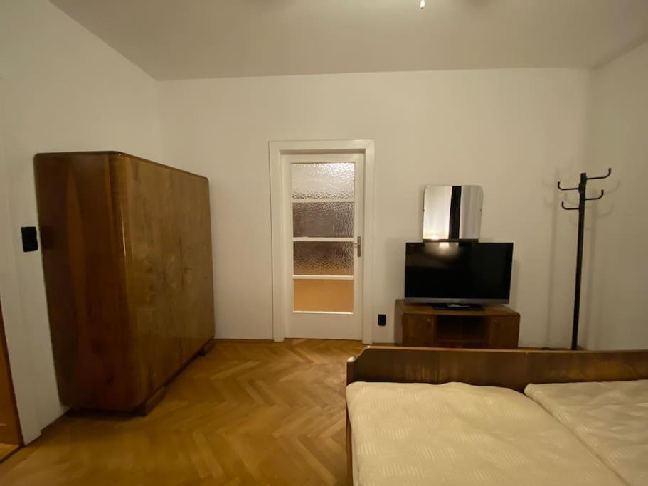 Apartment Herrenhaus Hoeniger Flughafen 11min/wienmitte 12min Wien